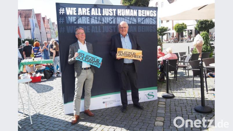 Bekenntnisse auch der Bürgermeister Lothar Höher (rechts) und Reinhold Wildenauer Bild: Bühner