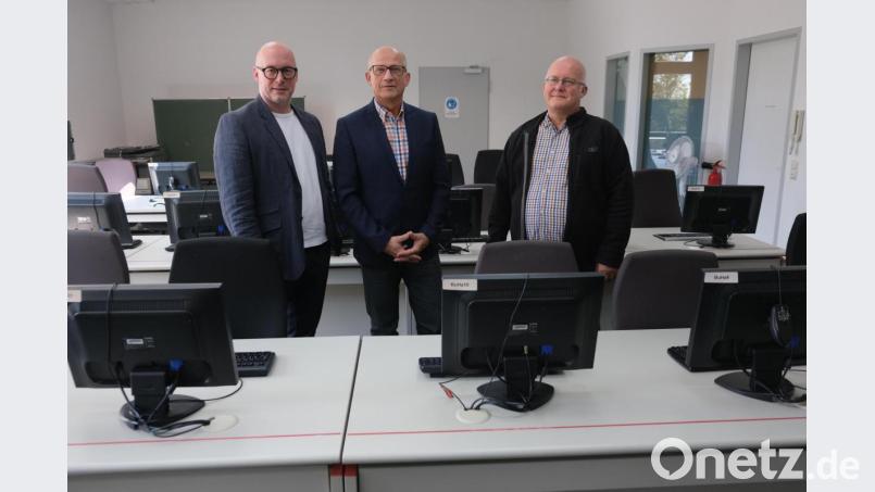 Sie helfen Müttern beim Wiedereinstieg (von links): Geschäftsführer Roland Domogalla, Bildungskoordinator Peter Blendowski und Fachdozent und Kursleiter Josef Gebhardt. Bild: usc