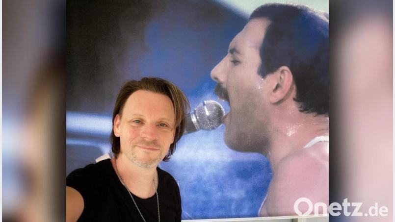 Vor einige Jahren hat Sänger Markus Engelstädter dieses 1,10 mal 1,70 Meter große Plakat mit dem Motiv eines Live-Auftritts von &quot;Queen&quot; erworben: In seinem Haus hat es den gebührenden Platz gefunden. Bild: stg