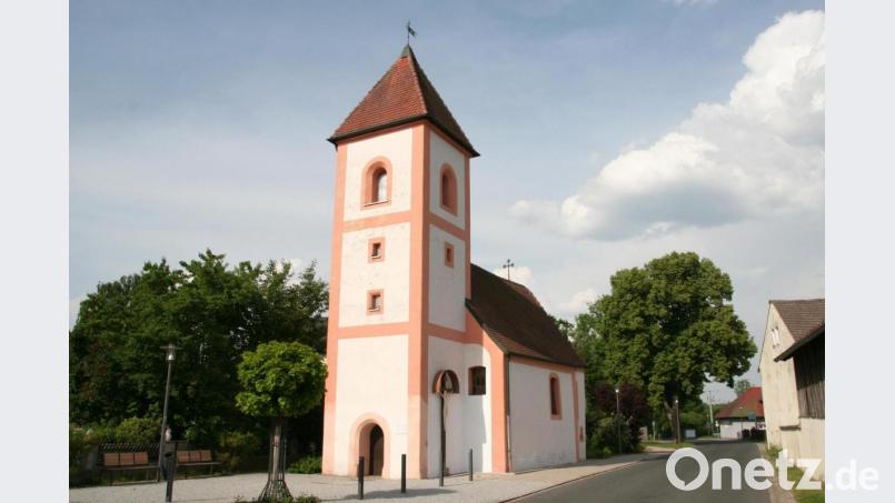 Die St. Laurentiuskirche in Hütten, einem Stadtteil von Grafenwöhr, wurde lange Zeit von beiden Konfessionen genutzt und gehört seit kurzem zum Simultankirchen-Radweg. Bild: Archiv Förderverein Simultankirche in der Oberpfalz/exb
