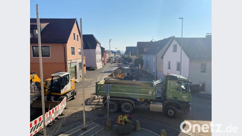 Komplett gesperrt ist der Markt derzeit vom Rathaus bis zur Walbenreuther Straße. Bild: fpoz
