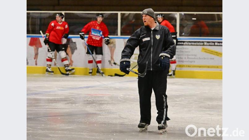 Trainer Dan Heilman (rechts) und seine Spieler starten am Sonntag mit dem ersten Vorbereitungsspiel in die Saison. Archivbild: ref