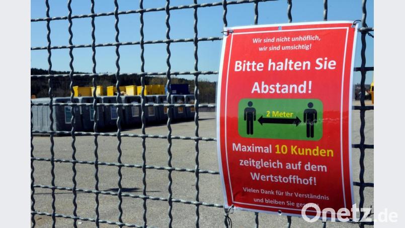 Auf den Wertstoffhöfen in Amberg gelten die Abstandsregeln auch weiterhin. Maskenpflicht und Beschränkung der Besucherzahl bestehen dagegen nicht mehr. Symbolbild: Stephan Huber