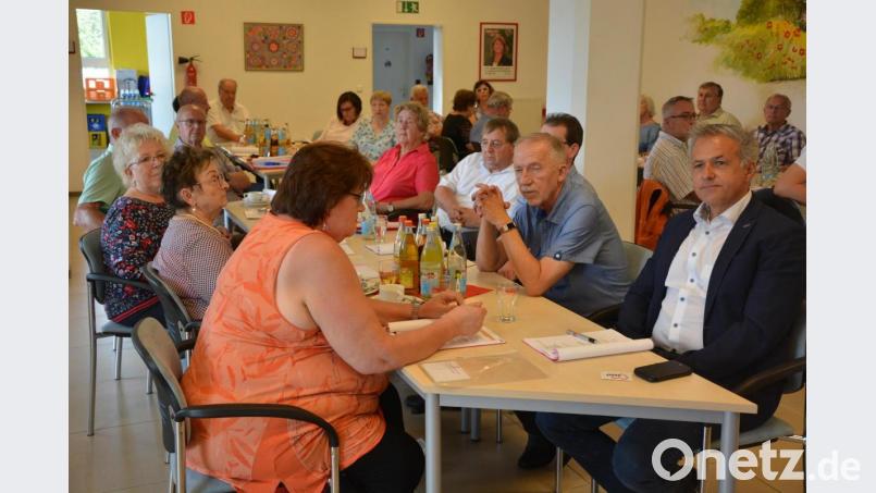 27 Delegierte aus den Ortsverbänden waren am Sonntagnachmittag ins „Haus der Pflege“ gekommen, um den neuen AWO-Kreisvorstand zu wählen. Bild: jr
