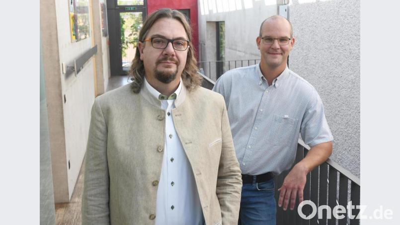Die neue Schulleitung der Pestalozzi-Mittelschule Weiden: Schulleiter Robert Wittmann (links) sowie sein Stellvertreter Michael Fleischmann (rechts). Bild: Gabi Schönberger