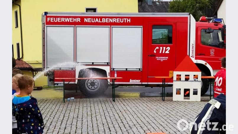 Beim Ferienprogramm der Feuerwehr Neualbenreuth war Zielwasser gefragt. Bild: Feuerwehr Neualbenreuth/exb