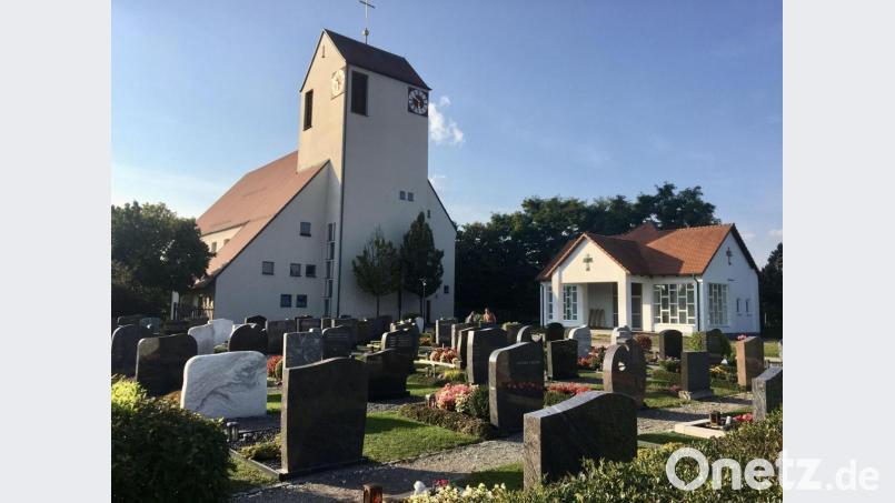 Der Friedhof in Trisching wird neu gestaltet. Besonders im Fokus: Der Bereich um das Leichenhaus (rechts). Bild: upl