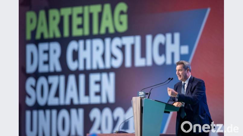 Markus Söder, CSU-Parteivorsitzender und Ministerpräsident von Bayern, spricht auf dem Parteitag in Nürnberg. Bild: Daniel Karmann/dpa