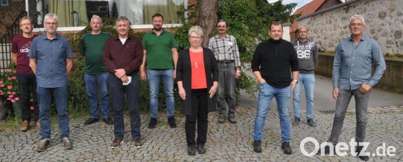 Albert Schuhmann (rechts) wurde erneut zum Vorsitzenden der Siedlergemeinschaft Altenstadt gewählt. Er kann auf eine feste Gemeinschaft vertrauen. Bild: dob