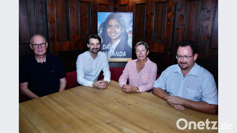 Der neu gewählte Vorstand der Freien Wähler: Eberhard Meier, Manuel Werthner, Veronika Niklaus und Sebastian Rall (von links) . Bild: gsp