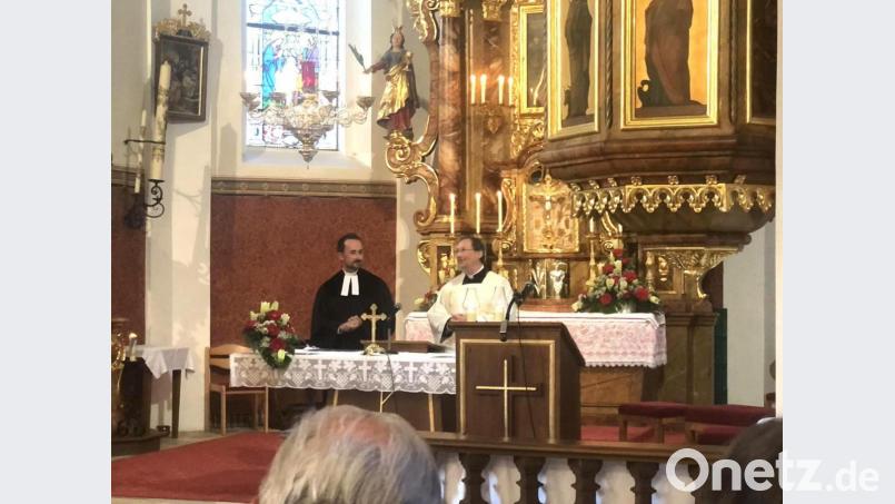 Pfarrer Stefan Fischer und Pfarrvikar Christian Preitschaft gestalteten den ökumenischen Gottesdienst der Mausbergwoche Bild: wku