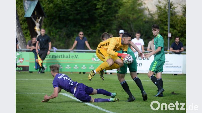 DJK-Keeper Christopher Sommerer hielt seine Mannschaft mit Glanzparaden lange im Spiel. Bild: Andreas Brückmann