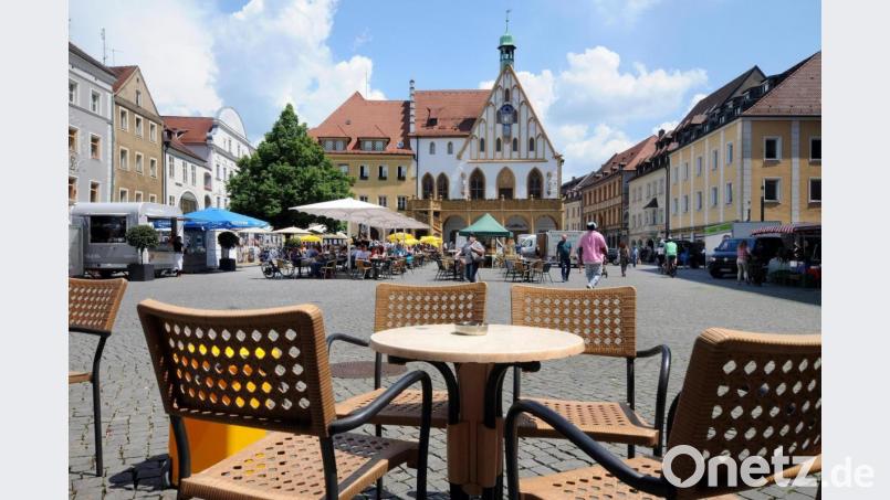 Darf die Außengastronomie in Amberg in der Nacht bald länger offen haben? Die Regierung diskutiert das gerade für die bayerischen Städte. Symbolbild: Stephan Huber