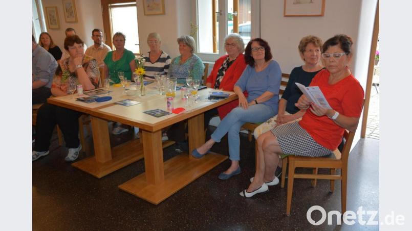 Eine Runde geladener Gäste lauschte den Reden und stellte anschließend Fragen. Bild: jr