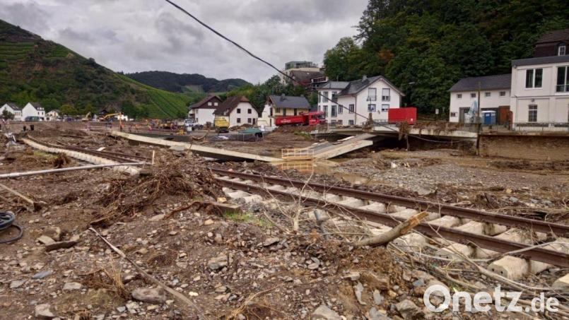 Ambivalenz im Ahrtal: Maximale Zerstörung im vielen Ortschaften und Weinhänge im satten Grün, als wäre nichts gewesen. Bild: Sebastian Schötz/ BRK Sulzbach-Rosenberg/exb