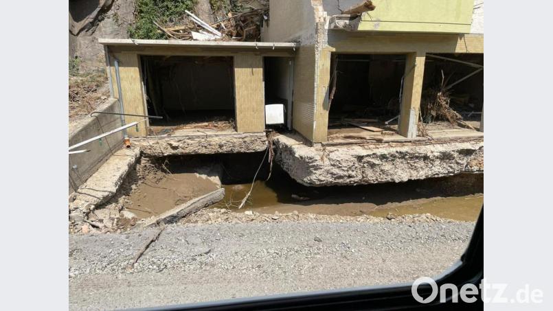 Eindrücke, wie aus einem Kriegsgebiet: Das, was von einem Wohnhaus im Ahrtal nach den Wassermassen geblieben ist. Bild: Sebastian Schötz/ BRK Sulzbach-Rosenberg/exb