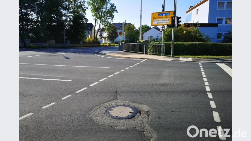 Von Beschwerden über die Ampelschaltung an der Kreuzung auf der Färberbrücke berichtete Matthias Gradl (WG Zukunft) im Stadtrat. Ältere Leute mit Rollator hätten mitunter Probleme, die Straße bei Grün rechtzeitig zu überqueren. Bild: lnz