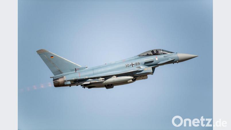 Ein Eurofighter der Luftwaffe bei einem Übungsflug. Für den Überschall-Lärm in den vergangenen Tagen war aber nicht die Bundeswehr verantwortlich. Bild: Christophe Gateau/dpa