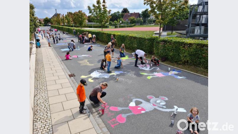 Straßenmalaktion der Jungen Union Grafenwöhr zum Schulanfang. Bild: sne