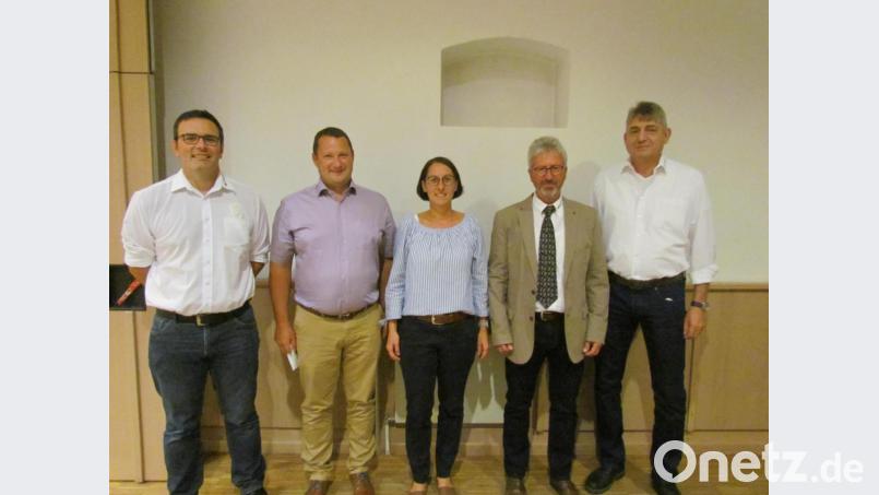 Der neue Vorstand der DJK Pressath: (von links) stellvertretender Vorsitzender Stefan Murr, Kassier Andreas Reindl, Schriftführerin Stefanie Sattler, Vereinschef Siegfried Rauch und stellvertretender Vorsitzender Roman Kastl. Bild: is