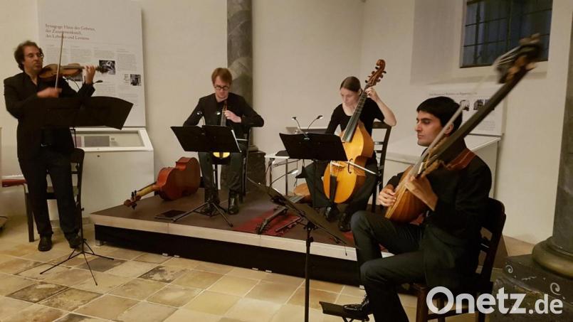 Das Concerto Foscari mit Jonathan Keren, Mauro Colantonio, Susanne Herre und Alon Sariel bereicherte die Tagung der Knorr-von-Rosenroth-Gesellschaft mit einem Konzert in der Synagoge. Bild: Regine Vetter/exb