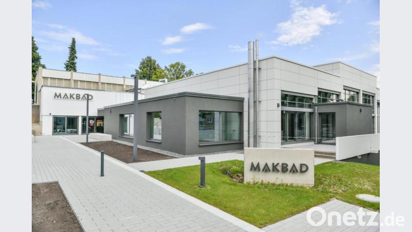 Das Hallenbad präsentiert sich auch von außen ganz frisch. Bild: Florian Miedl/fph