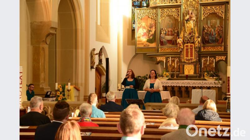 Bettina Mildner und Stephanie Gröger bezaubern das Publikum beim Benefizkonzert. Bild: bey