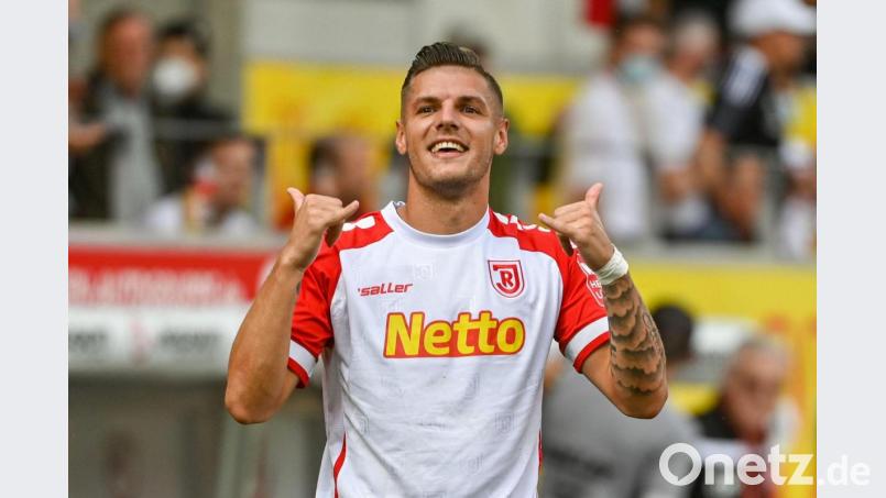 Erik Wekesser brachte mit einem wunderschönen Freistoßtor den SSV Jahn mit 1:0 in Führung. Am Ende hieß es gegen den Club 2:2. Bild: Armin Weigel