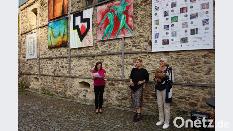 Kuratorin Anna Arnetová (Mitte) übernimmt die Aufgabe von Květa Monhartová (rechts). Links im Bild Dolmetscherin Šárka Kuthanová Bild: eib