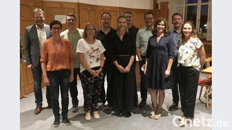 Die neu gewählte Vorstandschaft mit Bürgermeister Alwin Märkl (von links): Michaela Basler, Andreas Hahn, Daniela Brunner, Tobias Basler, Manuela Wiesnet, Fabian Lenk, Uli Piehler, Manuela Nübler, Christian Nübler und Ines Filipovic. Bild: gri
