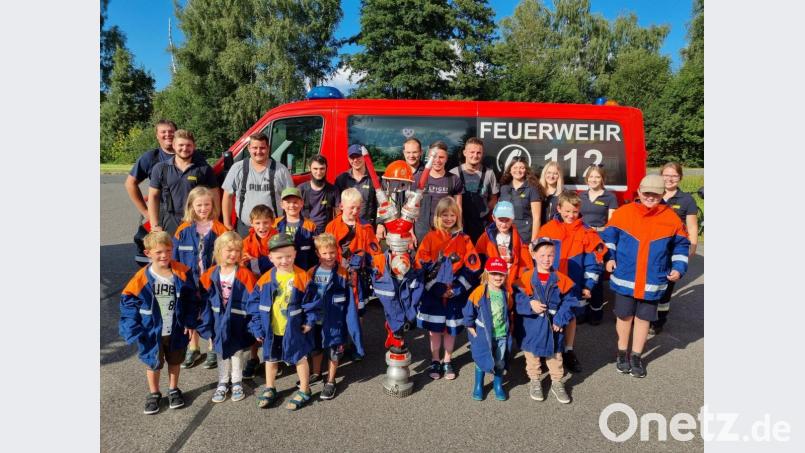 Die jungen Feriengäste der Bärnauer Feuerwehr mit ihren Betreuern. Bild: FFW Bärnau/exb