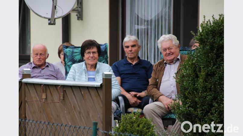 Vom Balkon aus verfolgten diese &quot;Zaungäste&quot; den Gottesdienst. Bild: kro