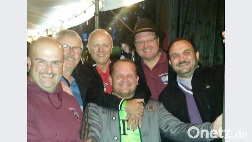 Sie übernehmen momentan die Verantwortung beim FC-Bayern-Fanclub Eslarn: (von links) Markus Kleber, Franz Singer, Josef Karl, Josef Karl (Beppo), Markus Karl und Georg Zierer. Archivbild: gz