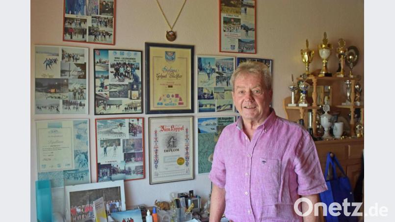 Unzählige Urkunden und Pokale prägen das Arbeitszimmer von Gerd Richter. Sie dokumentierten die Teilnahmen an Marathonläufen und Ski-Langläufen, unter anderem beim Wasa-Lauf in Schweden. Bild: Thomas Sporrer *_&lt;F 00rB