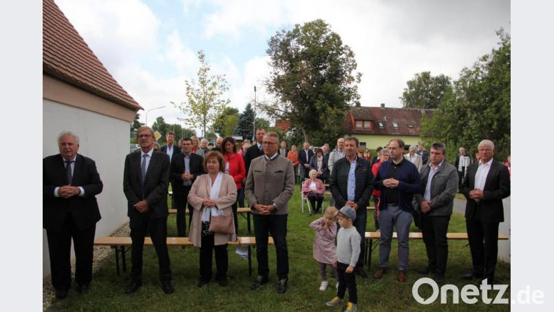 Alle drei Bürgermeister und viele Stadträte wohnten dem Gottesdienst und der Einweihung bei. Bild: kro