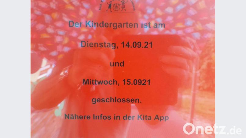 Diese Mitteilung am Lintacher Kindergarten informiert über die zeitweise Schließung. Bild: Walter Jokiel