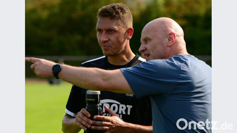Jürgen Kost (rechts) ist nicht mehr Trainer des 1. FC Schwarzenfeld. Bild: aho