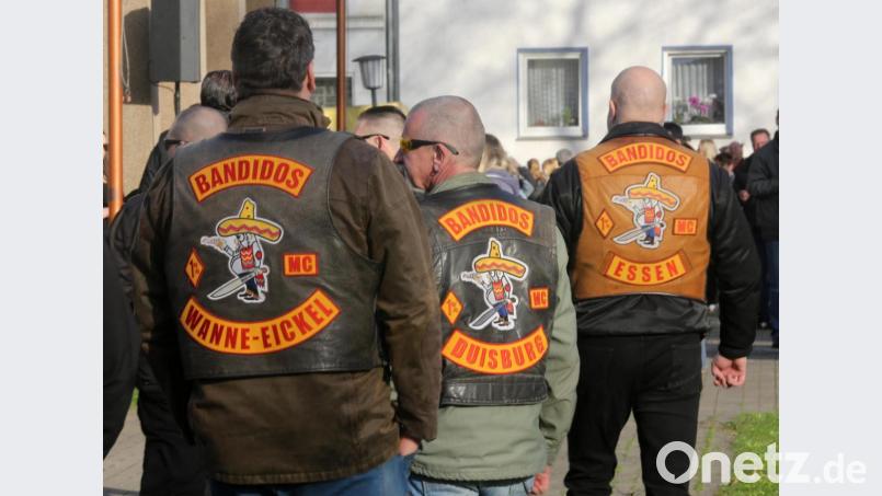 Mitglieder der mittlerweile verbotenen Rockerbande Bandidos tragen den „Fat Mexican“ als Maskottchen auf ihren Westen und Kutten. Ein Polizeimitarbeiter hatte ihn auf einem Ring – und bekam deswegen Ärger. Symbolbild: Roland Weihrauch/dpa