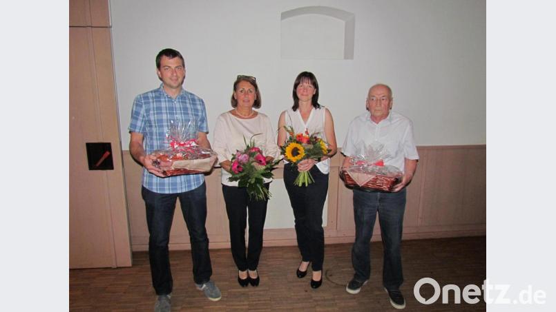 Insgesamt 86 Jahre arbeiteten die nun Verabschiedeten in verschiedenen Funktionen im DJK-Vorstand; (von links) Ralph Neubauer, Evi Rauch, Sabine Eichermüller und Herbert Groß. Bild: is