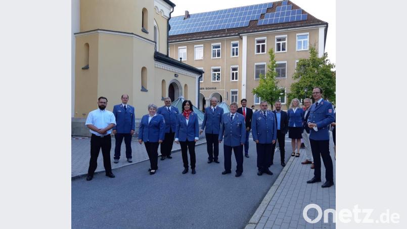 Ehrengäste und auch die Nachbarbeauftragten der Malteser beglückwünschen die Berufenen zu ihren Ämtern. Bild: Malteser/exb