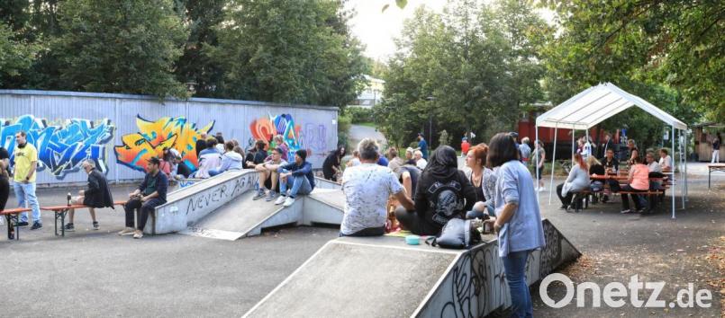Musik hören und beim Sprayen zusehen konnten die Besucher. Bild: njn