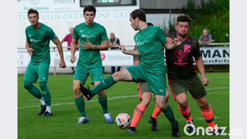 Die Stullner (grüne Trikots) geben in der Kreisliga West eine gute Figur ab und mischen vorne mit. Jetzt gehts zum Schlusslicht. Bild: ham
