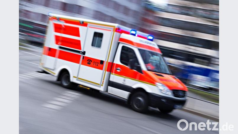 Rettungskräfte reanimierten den 66-Jährigen und brachten ihn ins Klinikum Weiden. Symbolbild: Nicolas Armer/dpa