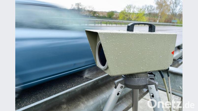 Ein Radargerät hatte das Fahrzeug eines Polizeibeamten mit 134 anstatt der erlaubten 80 km/h erfasst. Symbolbild:  Uwe Anspach/dpa