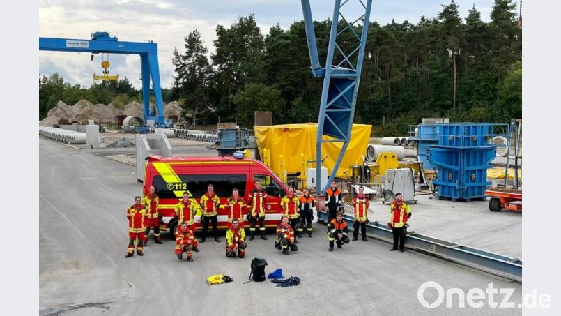 Die Teilnehmer und Ausbilder am Feuerwehr-Lehrgang &quot;Absturzsicherung&quot;. Bild: jma