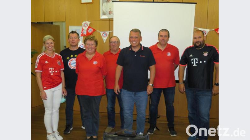 Der neugewählte Vorstand des FC-Bayern-Fanclubs Störnstein. Bild: adj