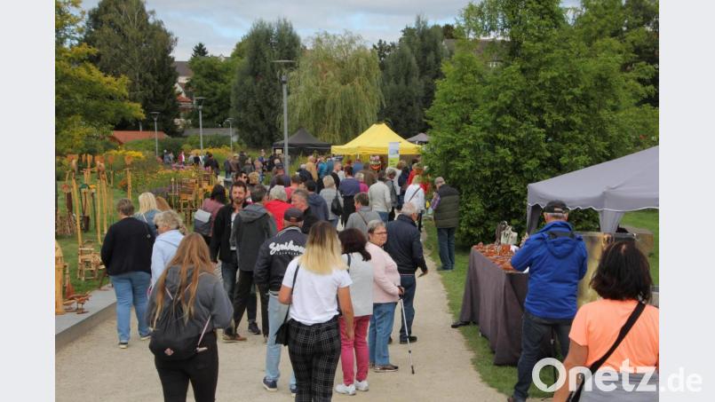 Schon kurz nach der Eröffnung strömten die Besucher zu den Tirschenreuther Gartentagen. Bild: kro