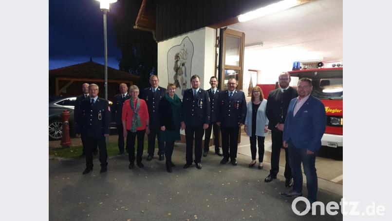 Von links nach rechts: Markus Saller, Gerd Kraus, Martin List, Resi Scheidler, Hans Scheidler, Daniela Scheidler, Florian Scheidler, Andreas Bauer, Johannes Ludwig, Martina Helgert, Andreas Meier, Markus Ludwig Bild: tok