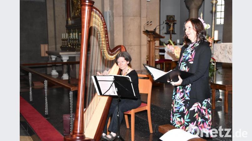 Sopranistin Dagmar Spannbauer und Veronika Miller-Wabra an der Harfe gestalten die vorletzte musikalische Mittagsandacht dieses Sommers in der Josefskirche. Bild: hcz