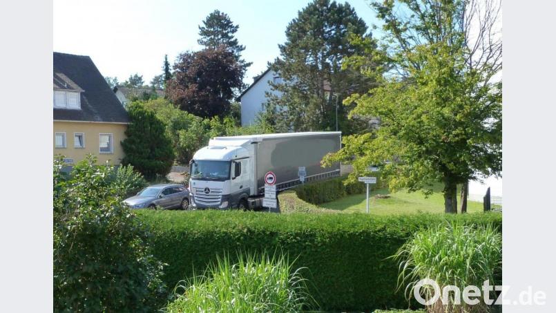 Für viele Anwohner herrschen in der Wilhelm-Sträubig-Straße und deren Umfeld untragbare Zustände wegen des hohen Verkehrsaufkommens. Bild: Doris Brunner/exb